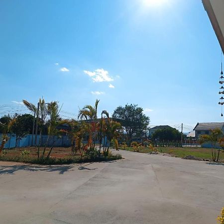 ເຮືອນພັກບີວີ Hotel Ban Thongchai-Tai Екстериор снимка